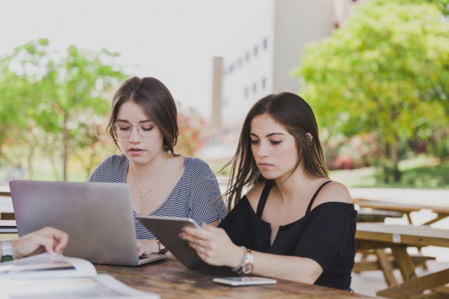 Erste Beratungsgespräche arikoraulo